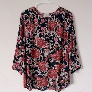 Van Heusen Navy Top with Red Floral Pattern Large